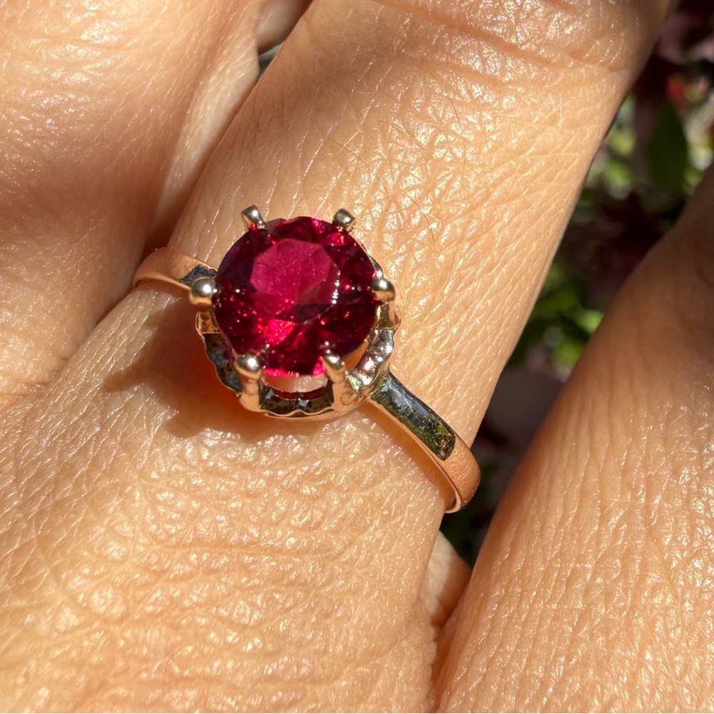 8k Gold Ring with Deep Red Gemstone - Women Jewelry - Picture 2 of 6